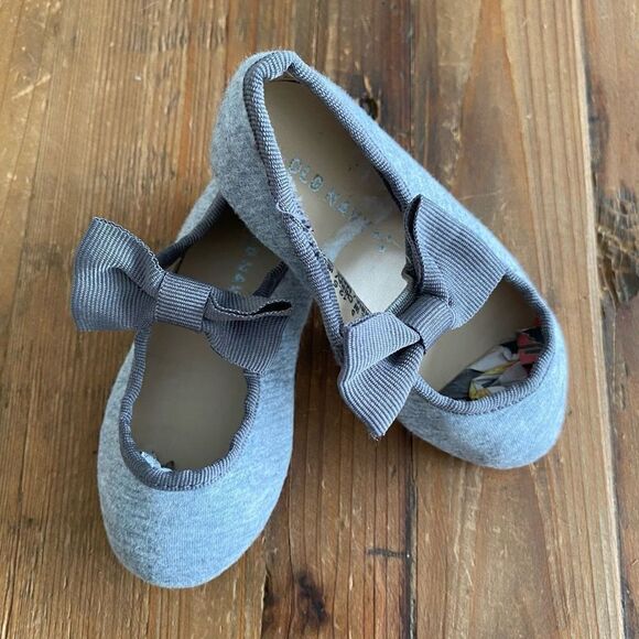 Old Navy Gray Fabric Ballet Slip On Bow Top Shoe Toddler Size 5 - Picture 11 of 11